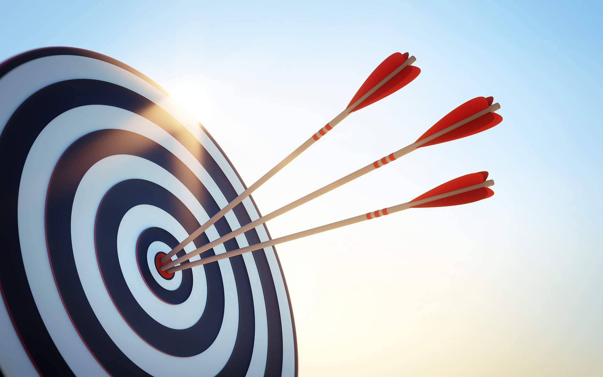 如何判断你是否偏离了自己的目标 - 三支射向户外靶标的箭
