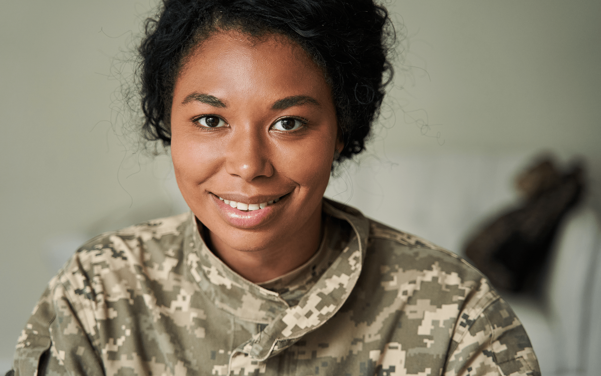 遇见将正念带入军队的专家——穿迷彩制服的黑人女军人