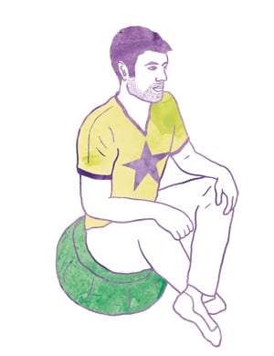 男人在坐姿冥想时膝盖过高的插图